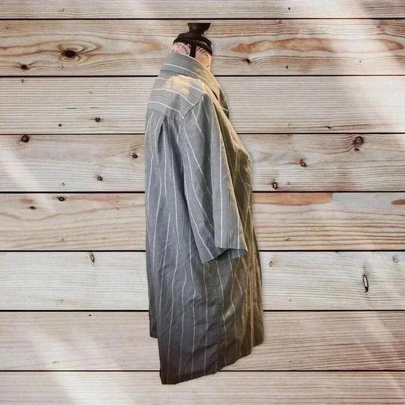 DOCKERS SIZE MEDIUM ( 15/15 1/2) buttons down shirt - Picture 4 of 4